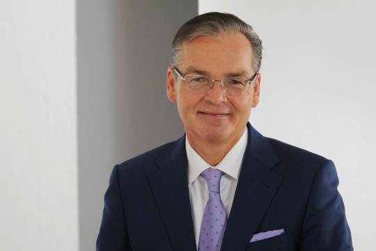 thomas-small-min (1)